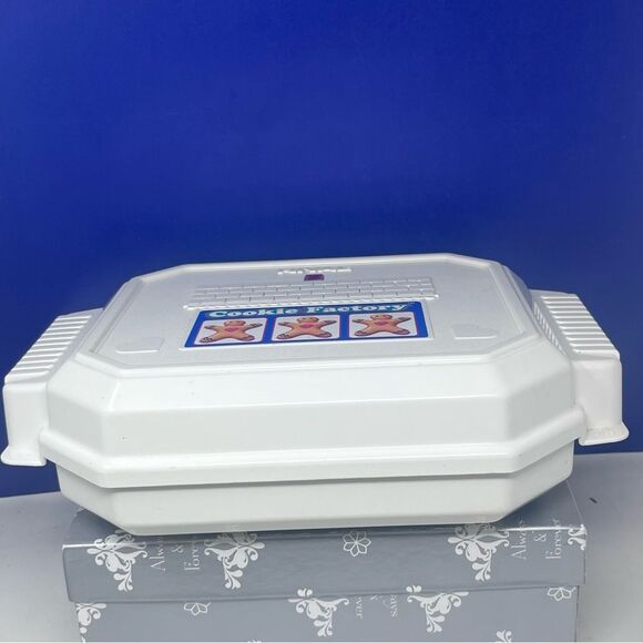 Rival Cookie Factory Model 9952 w/ instructions and 4 stacked Molded Pans - Picture 3 of 11